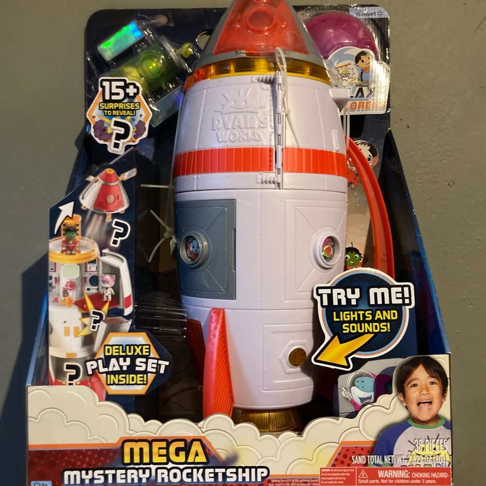 Ryan’s World Mega Mystery Rocketship